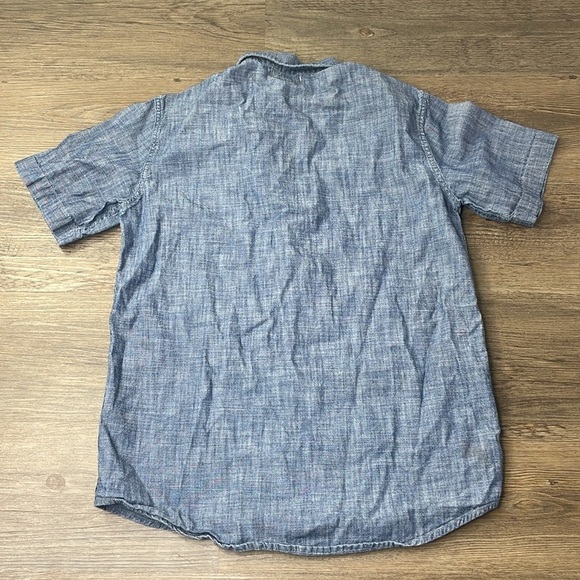 Old Navy Boys Chambray Denim Short Sleeve Button Down Shirt, size Large 10-12 - Picture 6 of 7